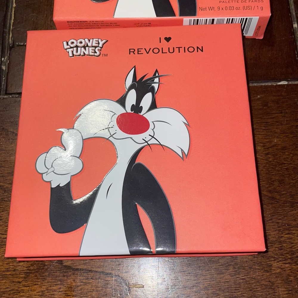 Makeup Revolution London eyeshadow palette